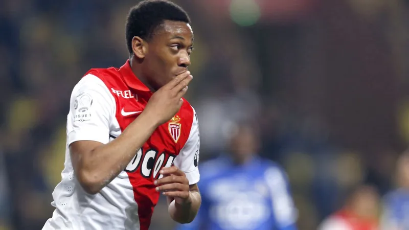 أغلى لاعب كرة قدم شاب في العالم