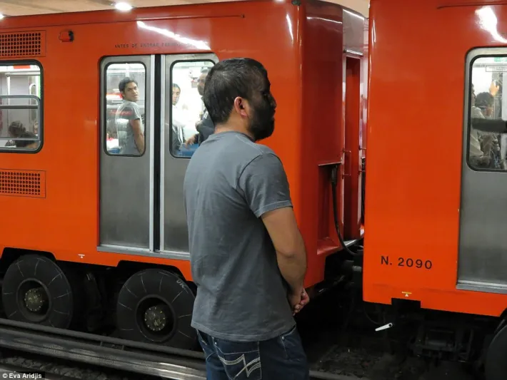 بالصور: عائلة الذئاب البشرية الأكثر شعرا حول العالم