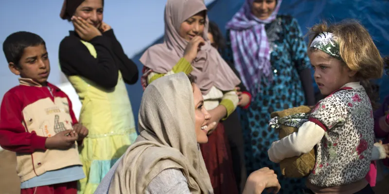 انجلينا جولي: أزمة السوريين لا تحل بالتبرعات وبفتح الحدود