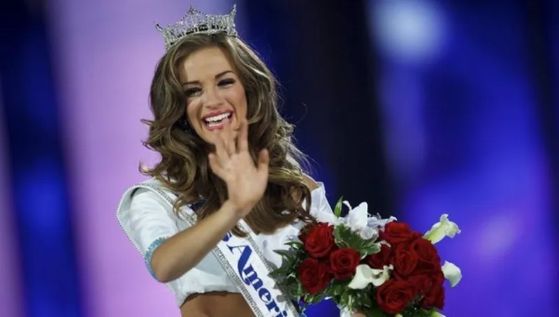 بيتي كانتريل تتوج ملكة جمال الولايات المتحدة
