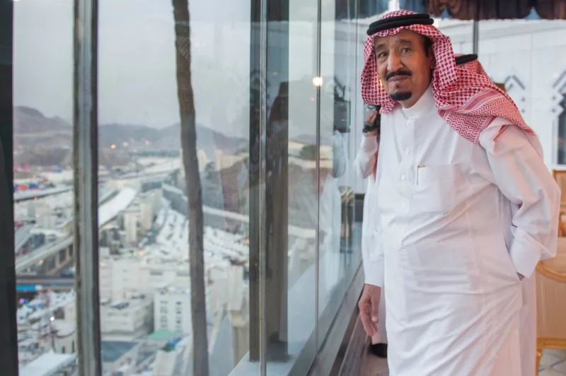 بالصور: خادم الحرمين يشرف شخصيا على راحة الحجاج 