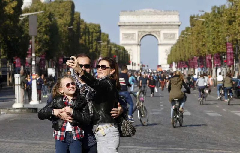 بالصور: باريس عاصمة بلا سيارات