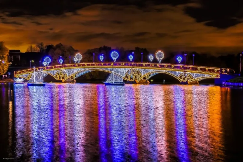 بالصور تعرف الى مهرجان "دائرة الضوء" في موسكو