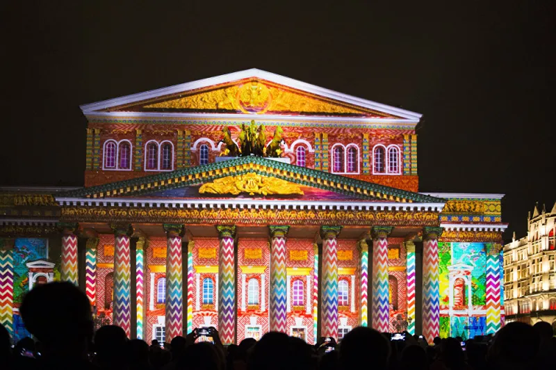 بالصور تعرف الى مهرجان "دائرة الضوء" في موسكو