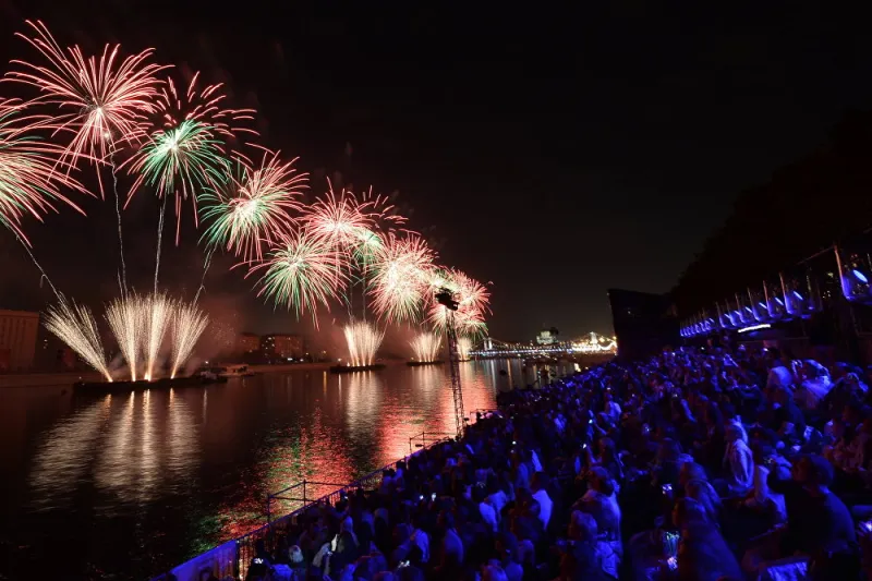 بالصور تعرف الى مهرجان "دائرة الضوء" في موسكو