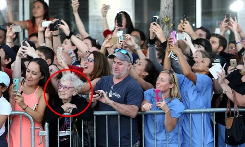 لماذا أصبحت هذه العجوز بطلة الإنترنت؟