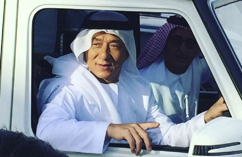 “جاكي شان” بإطلالة إماراتية في دبي