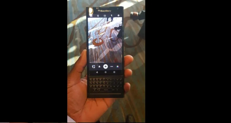 صور لأول هاتف من بلاكبيري بنظام الأندرويد 