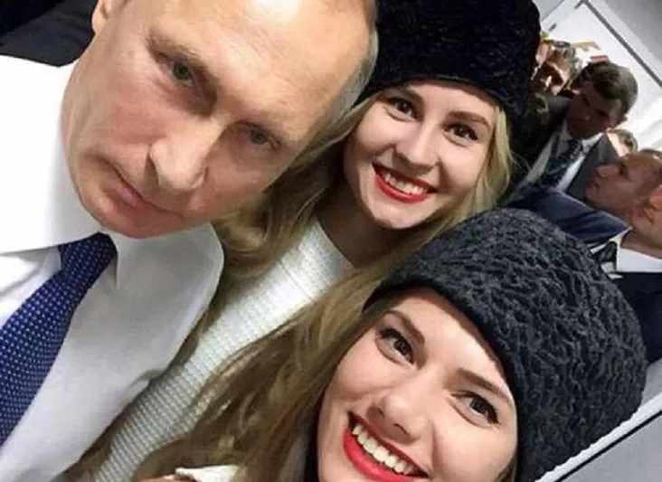 لماذا لا يبدو بوتين سعيدا بـ"سيلفي" مع ملكة جمال روسيا؟