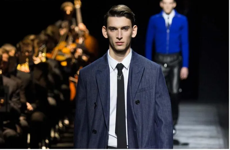 الدنيم: ما سرّه ؟ وهل يصبح مرادفاً للاناقة الرسمية؟