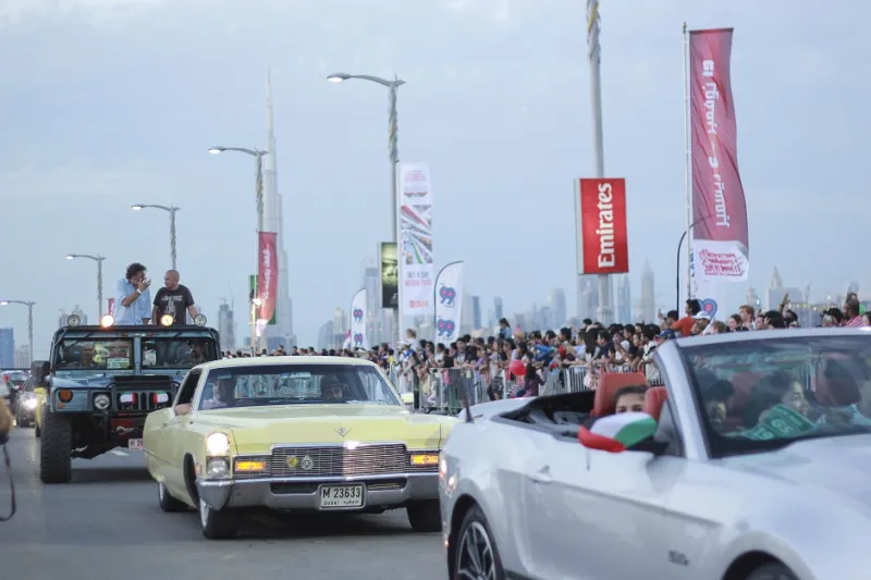 موكب دبي الاستعراضي يستضيف أروع السيارات وأجملها في المنطقة