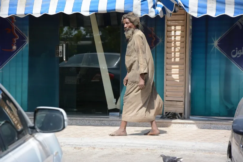 انتحل هوية لاجئ سوري.. فأصبح بسرعة البرق مليونيرا!