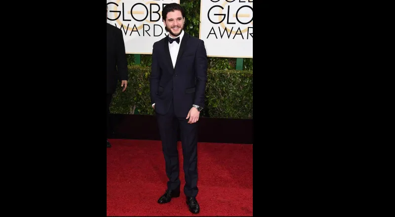 التاكسيدو... خيار المشاهير للمناسبات الكبرى 