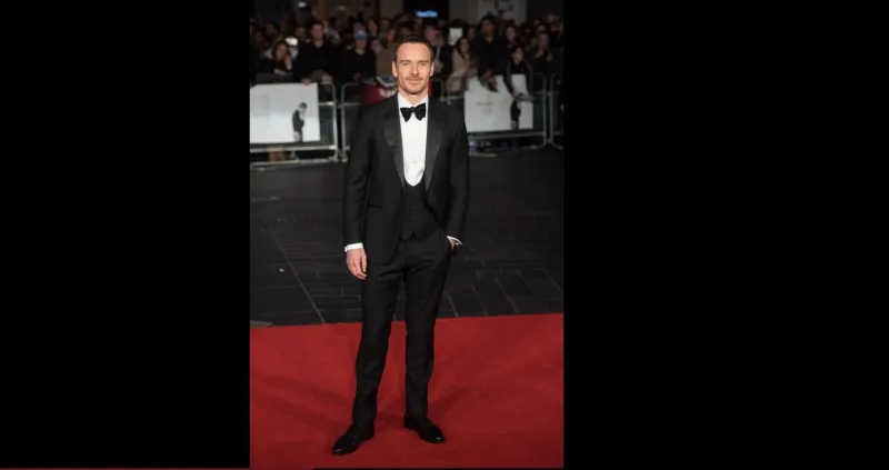 التاكسيدو... خيار المشاهير للمناسبات الكبرى 