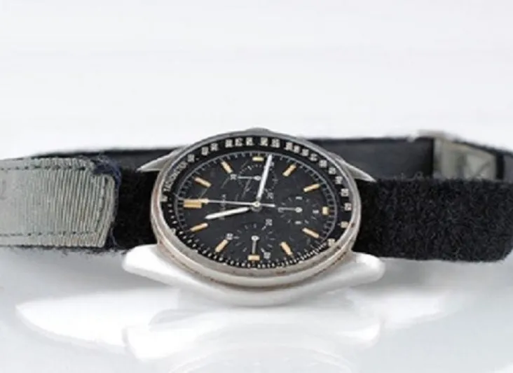 بالصورة..ساعة يد تباع بمليون دولار بسبب زيارتها للقمر!