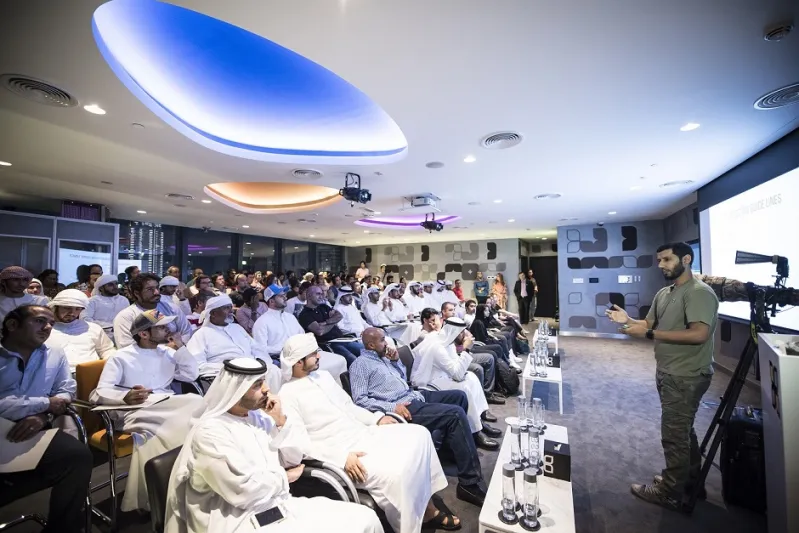 مقر "حمدان بن محمد للتصوير" يشهد عرساً بصرياً في "سلسلة السبت"