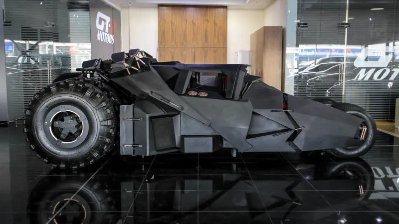 بالصور والفيديو سيارة الوطواط للبيع في دبي بـ 3.5مليون  درهم 