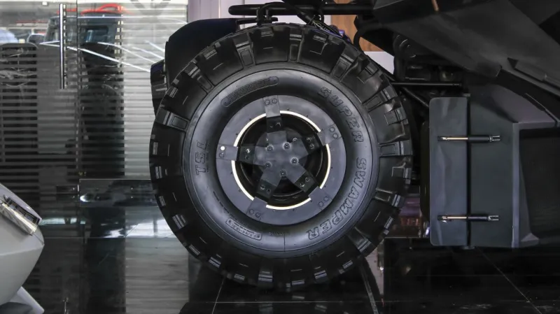 بالصور والفيديو سيارة الوطواط للبيع في دبي بـ 3.5مليون  درهم 