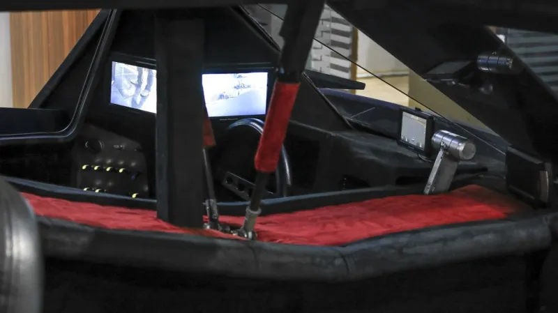 بالصور والفيديو سيارة الوطواط للبيع في دبي بـ 3.5مليون  درهم 