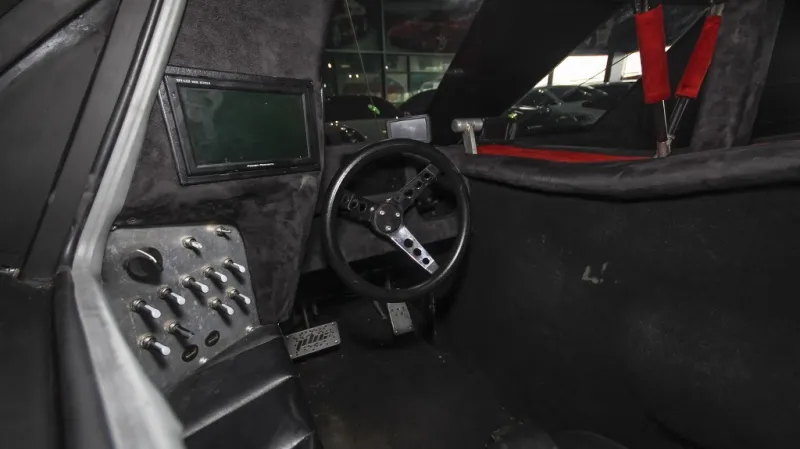 بالصور والفيديو سيارة الوطواط للبيع في دبي بـ 3.5مليون  درهم 