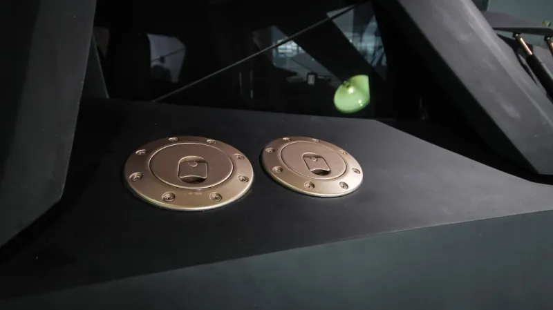 بالصور والفيديو سيارة الوطواط للبيع في دبي بـ 3.5مليون  درهم 