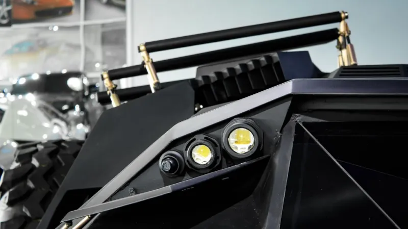 بالصور والفيديو سيارة الوطواط للبيع في دبي بـ 3.5مليون  درهم 