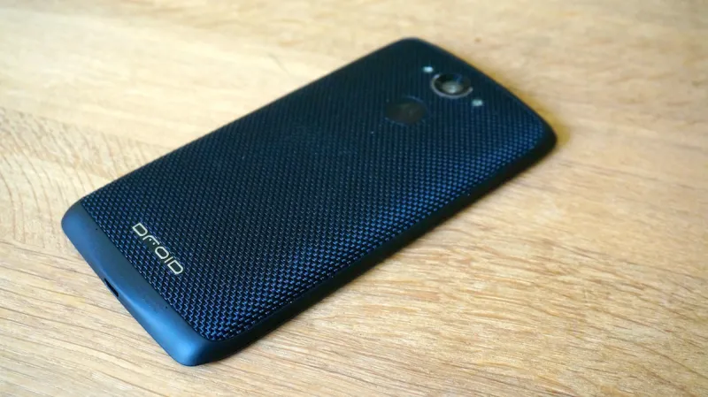 بالصور.. هاتف أميركي جديد سيحدث صعقة لمحبي "آي فون"