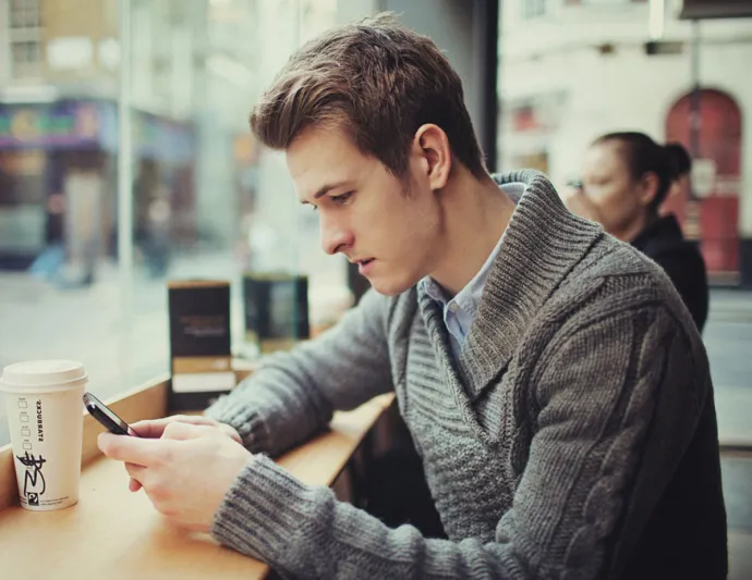 هل تعلم كم مرة تتفقد فيها هاتفك يومياً؟