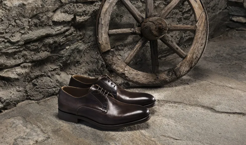 بالصور..حذاء "ديربي" موضة الخريف 