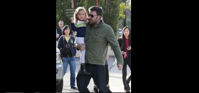 بالصور: كيف يختار النجوم اطلالاتهم حين يكونون برفقة صغارهم؟ 