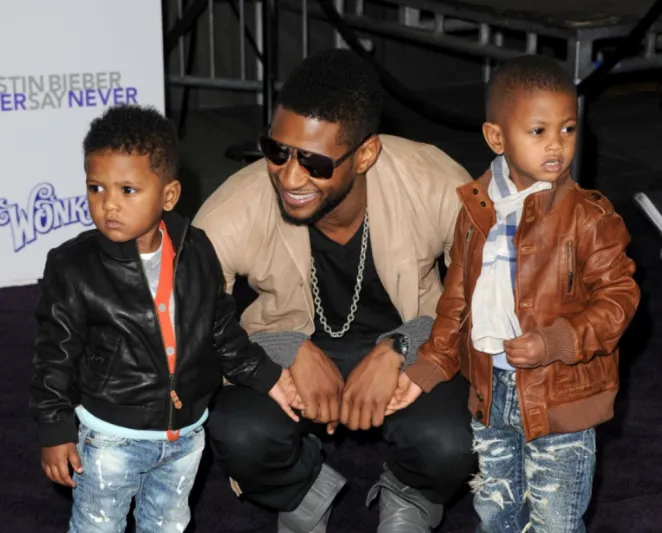 بالصور: كيف يختار النجوم اطلالاتهم حين يكونون برفقة صغارهم؟ 