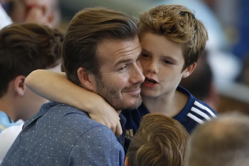 بالصور: كيف يختار النجوم اطلالاتهم حين يكونون برفقة صغارهم؟ 