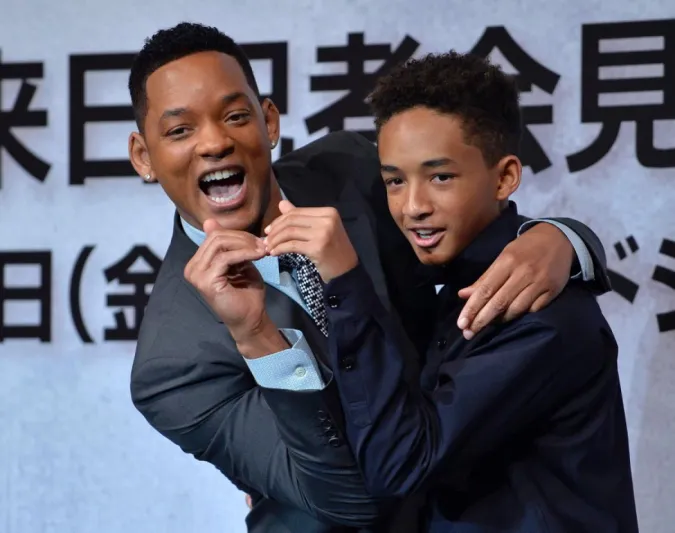 بالصور: كيف يختار النجوم اطلالاتهم حين يكونون برفقة صغارهم؟ 