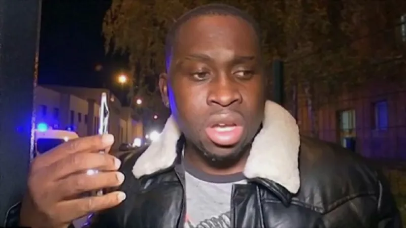 صور.. هاتف جوال أنقذ صاحبه من الموت بتفجيرات باريس