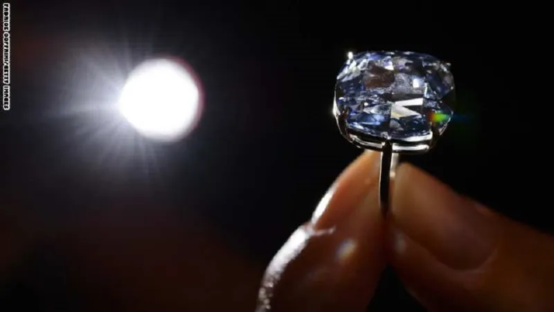 ملياردير يشترى أغلى ألماسة في العالم ليهديها لابنته ذات الـ 7 أعوام