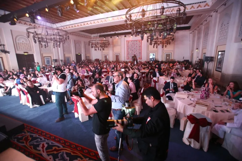 مشاهير يتألقون في حفل أوسكار العطور 