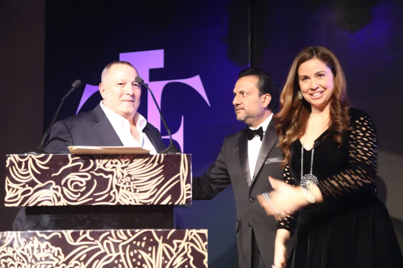 مشاهير يتألقون في حفل أوسكار العطور 