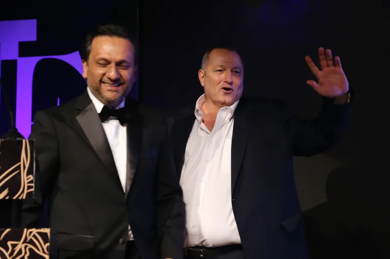 مشاهير يتألقون في حفل أوسكار العطور 