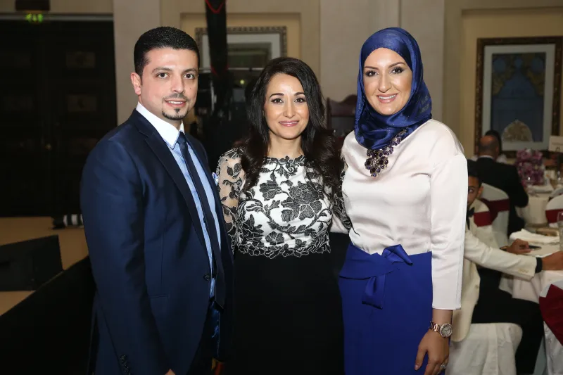 مشاهير يتألقون في حفل أوسكار العطور 