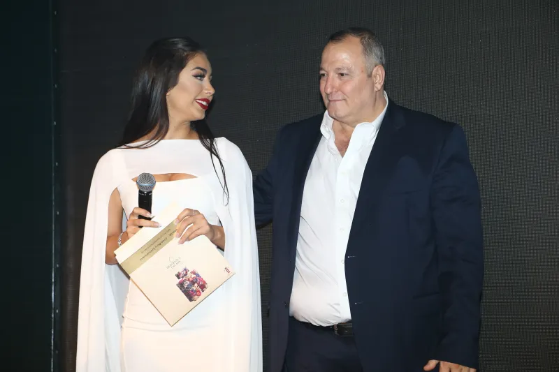 مشاهير يتألقون في حفل أوسكار العطور 