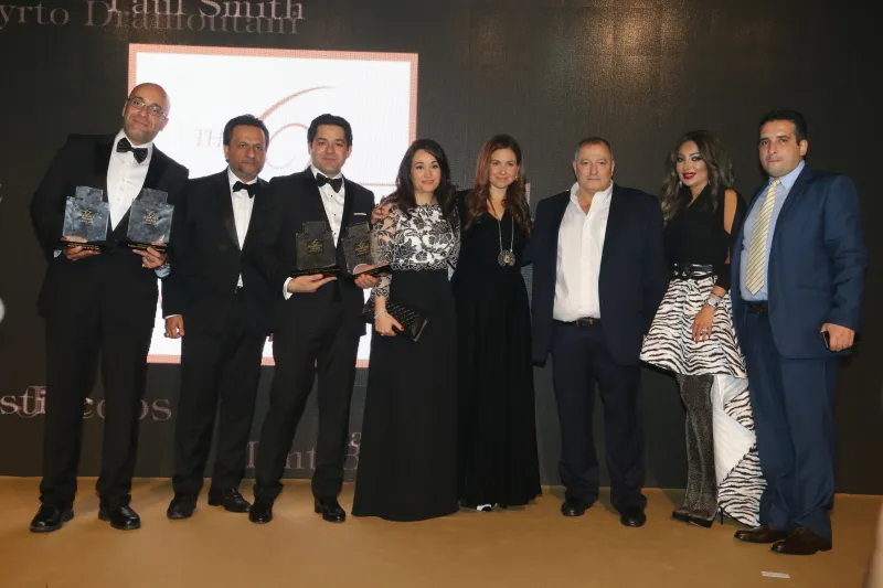 مشاهير يتألقون في حفل أوسكار العطور 