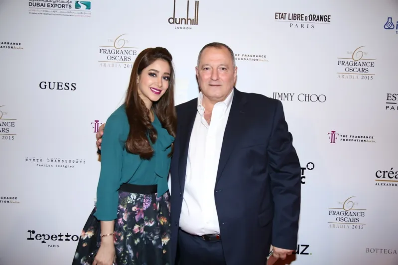 مشاهير يتألقون في حفل أوسكار العطور 