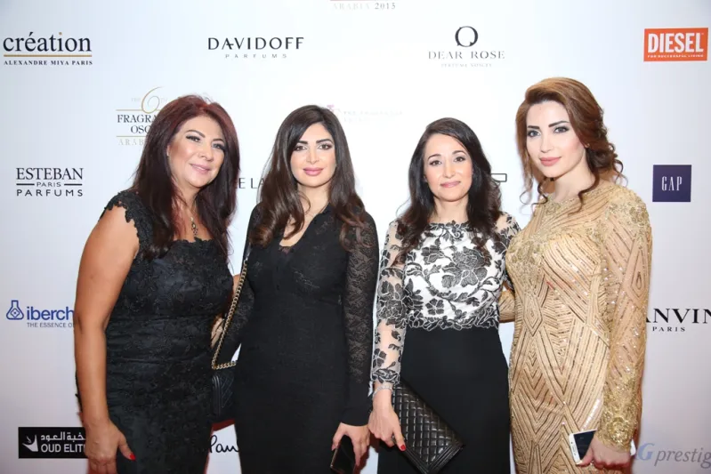 مشاهير يتألقون في حفل أوسكار العطور 