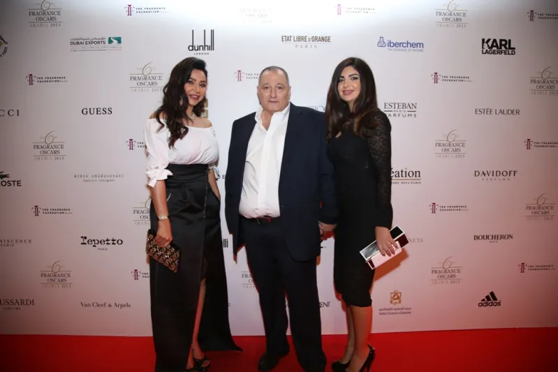 مشاهير يتألقون في حفل أوسكار العطور 