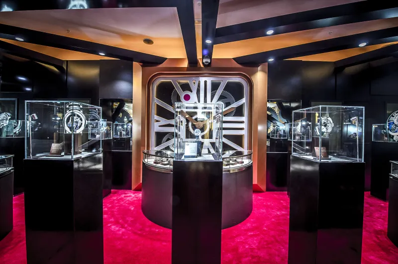 دار كارتييه تحتفل بالساعات الاستثنائية في معرض التعقيدات العظيمة