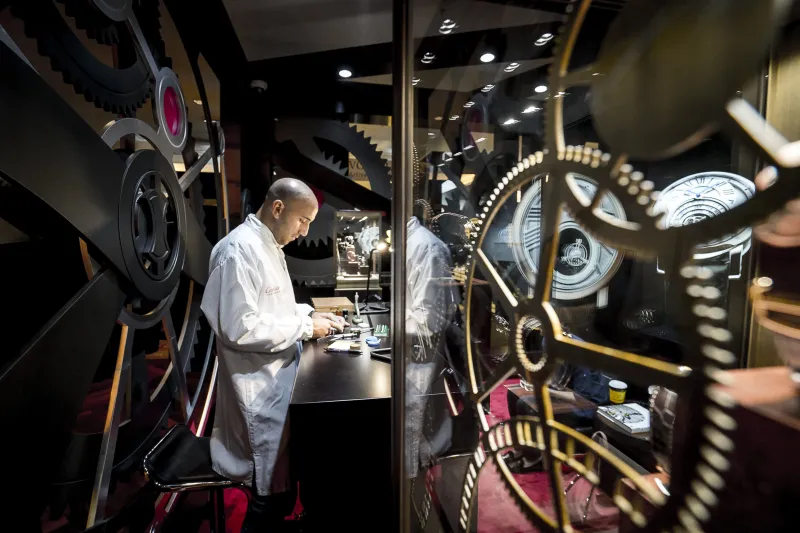 دار كارتييه تحتفل بالساعات الاستثنائية في معرض التعقيدات العظيمة