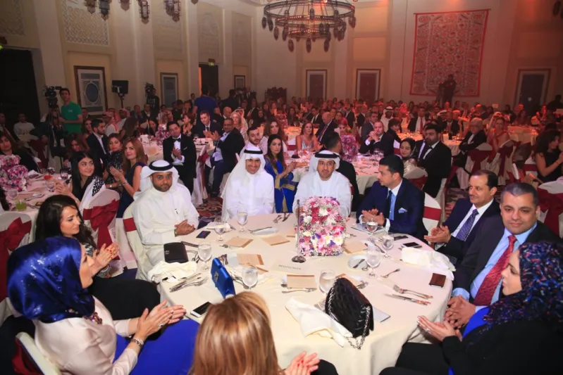 مشاهير يتألقون في حفل أوسكار العطور 