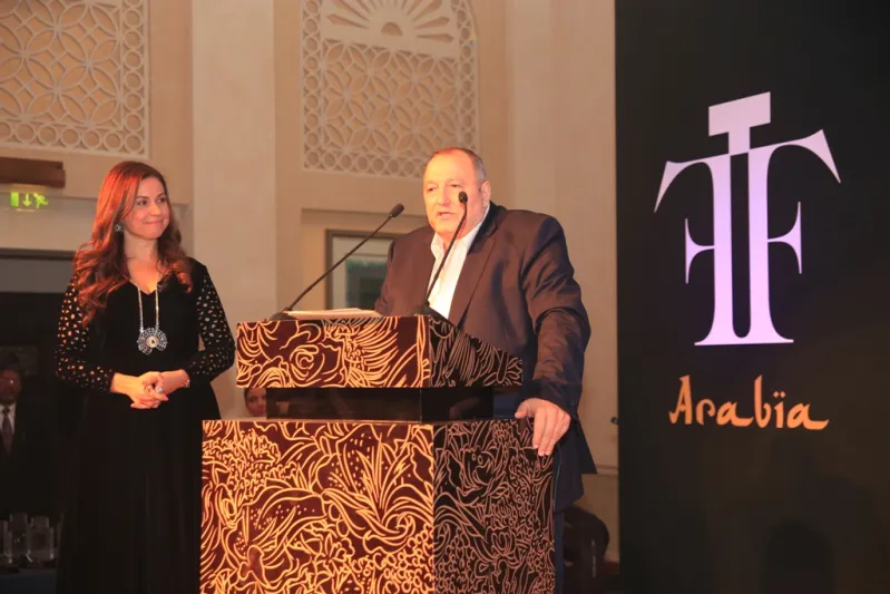 مشاهير يتألقون في حفل أوسكار العطور 