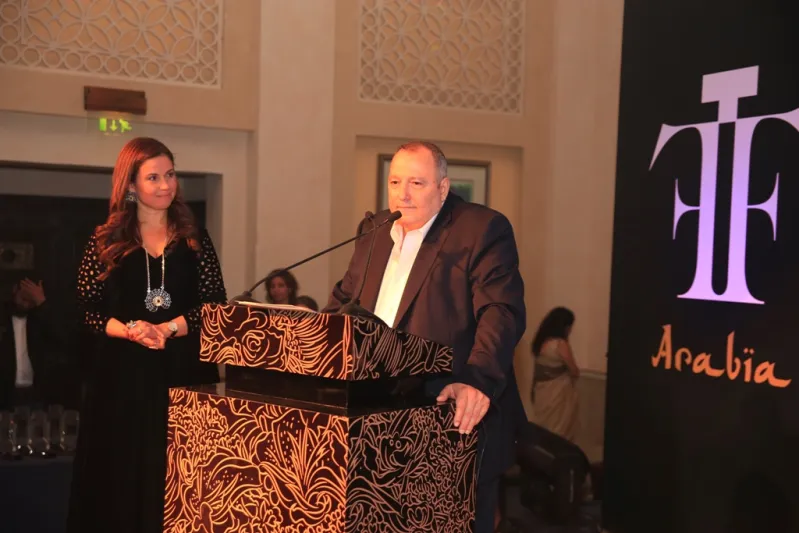 مشاهير يتألقون في حفل أوسكار العطور 