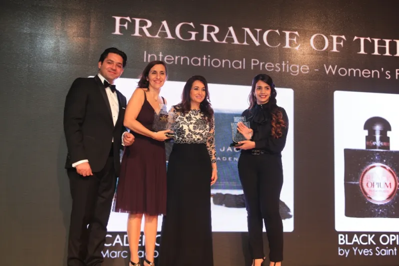 مشاهير يتألقون في حفل أوسكار العطور 